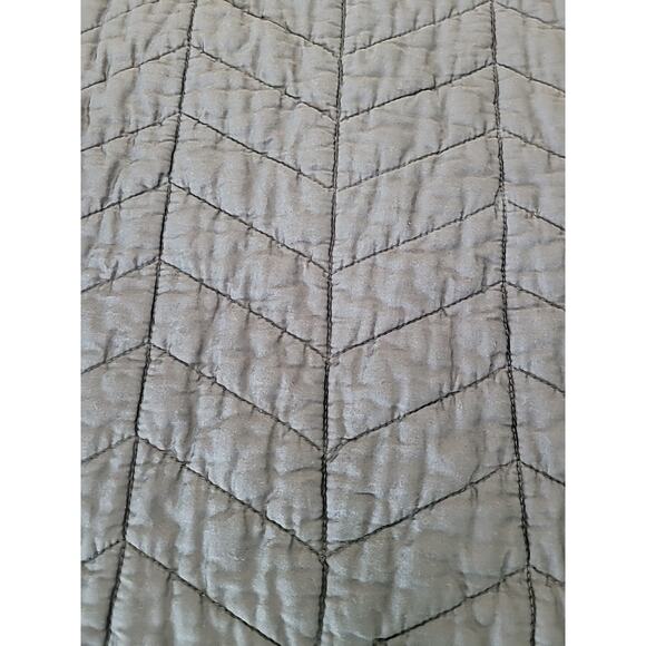 UGG Set of 2 King Pillow Shams Blue Gray Quilted Textured Gauze 35x20 EUC - Picture 3 of 10